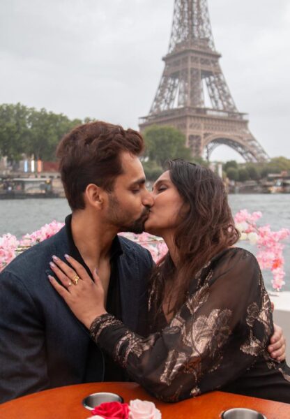 02-demande-mariage-baiser-tour-eiffel Demande en mariage. Baiser devant la Tour Eiffel