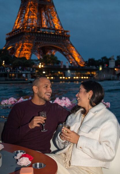 08-demande-mariage-rires-coupe-champagne-tour-eiffel Demande en mariage. Rires, coupe de Champagne, Tour Eiffel