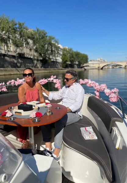 croisiere-couple-devant-bateau Croisière en couple. Devant du bateau